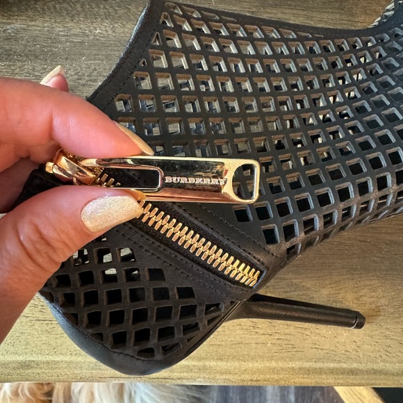 Burberry Leather Animal Lazercut Mule - Picture 5 of 7